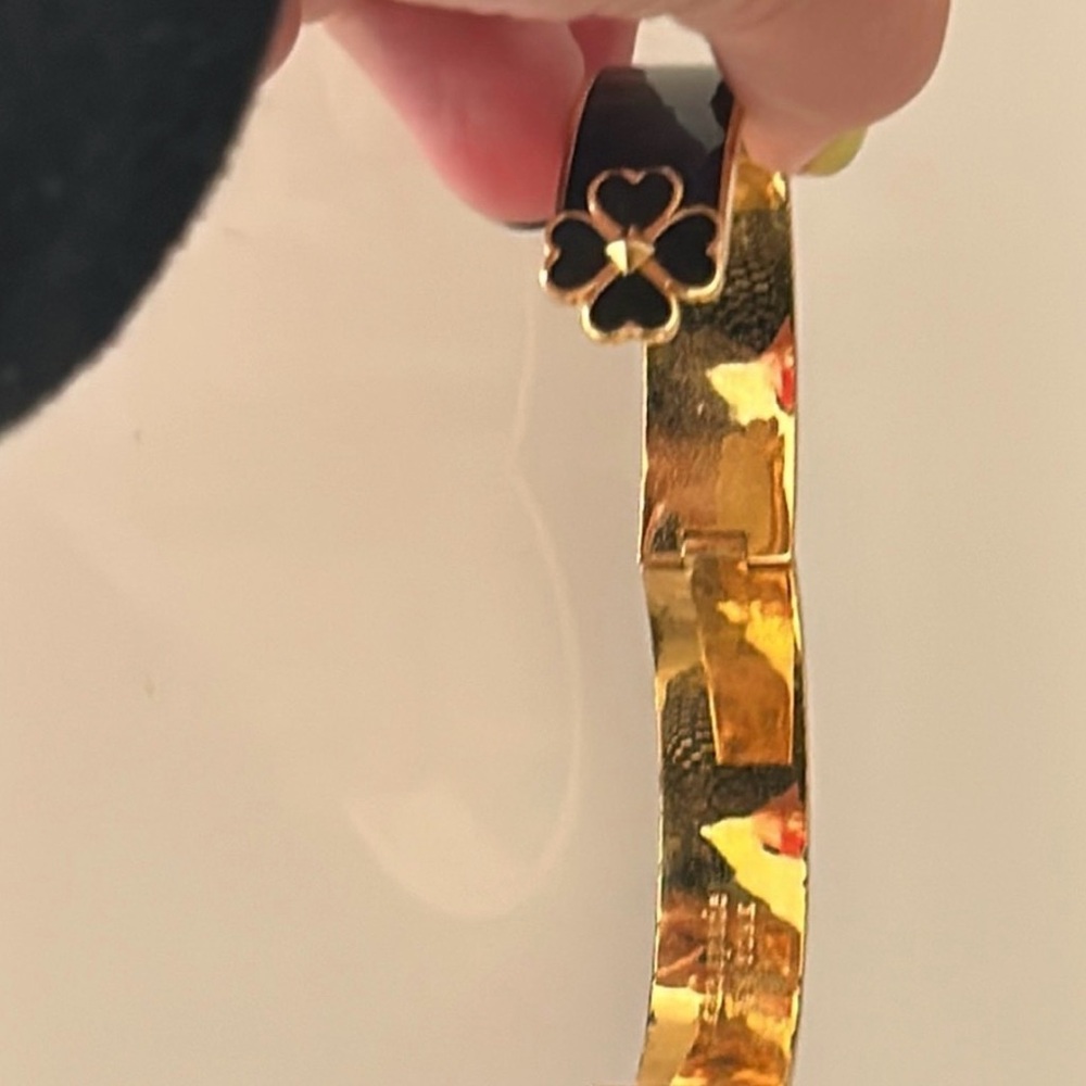 ♠️ Kate spade - 2 for 1 — Tee & bracelet- White & Yellow & black & gold bangle 🍍 - Picture 14 of 15